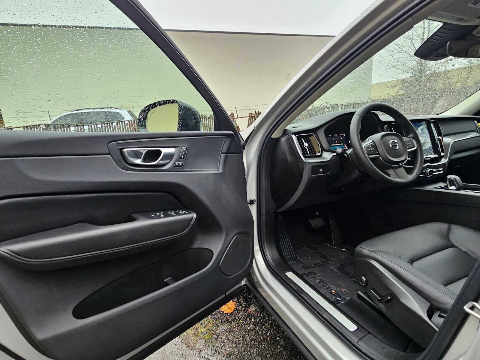 2025 Volvo XC60 Core