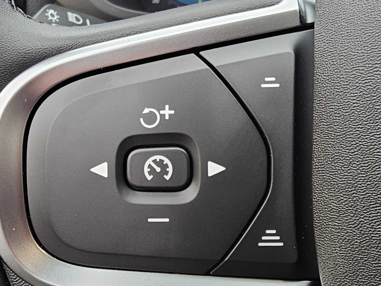 2025 Volvo XC60 Core