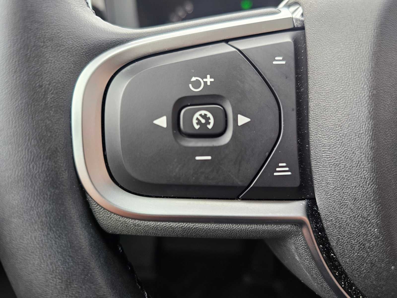 2025 Volvo XC60 Core