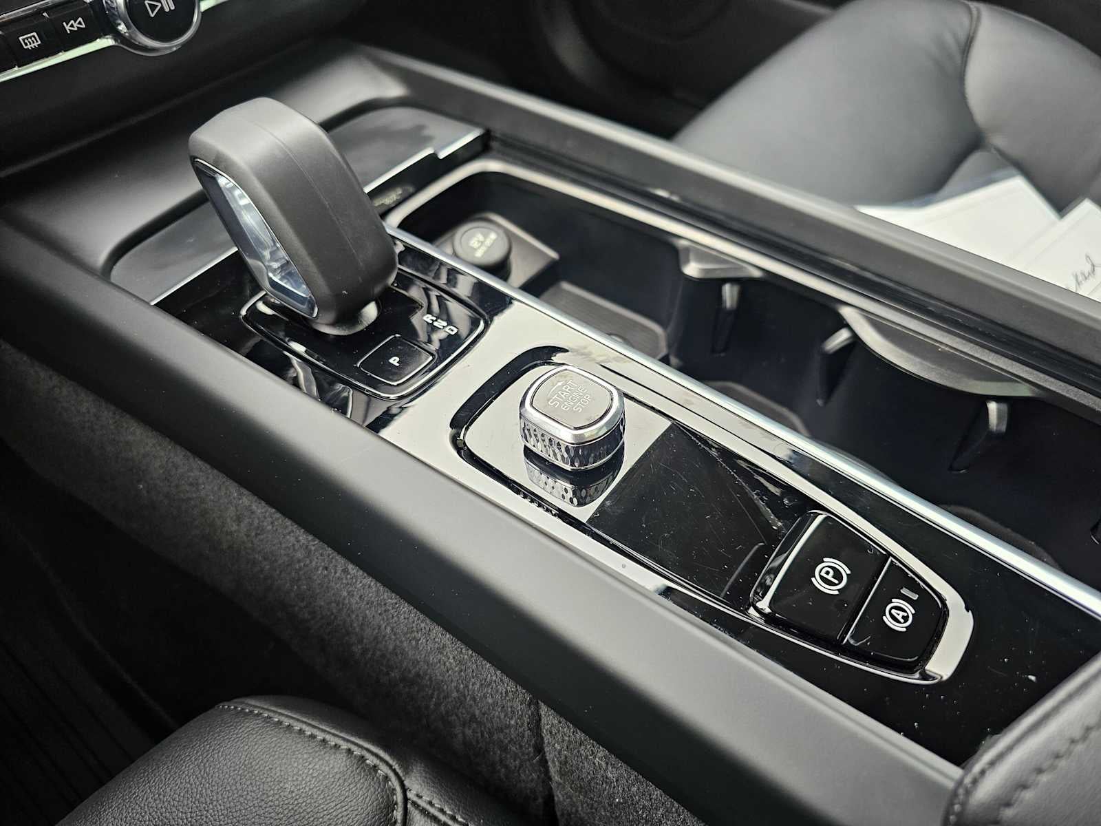 2025 Volvo XC60 Core