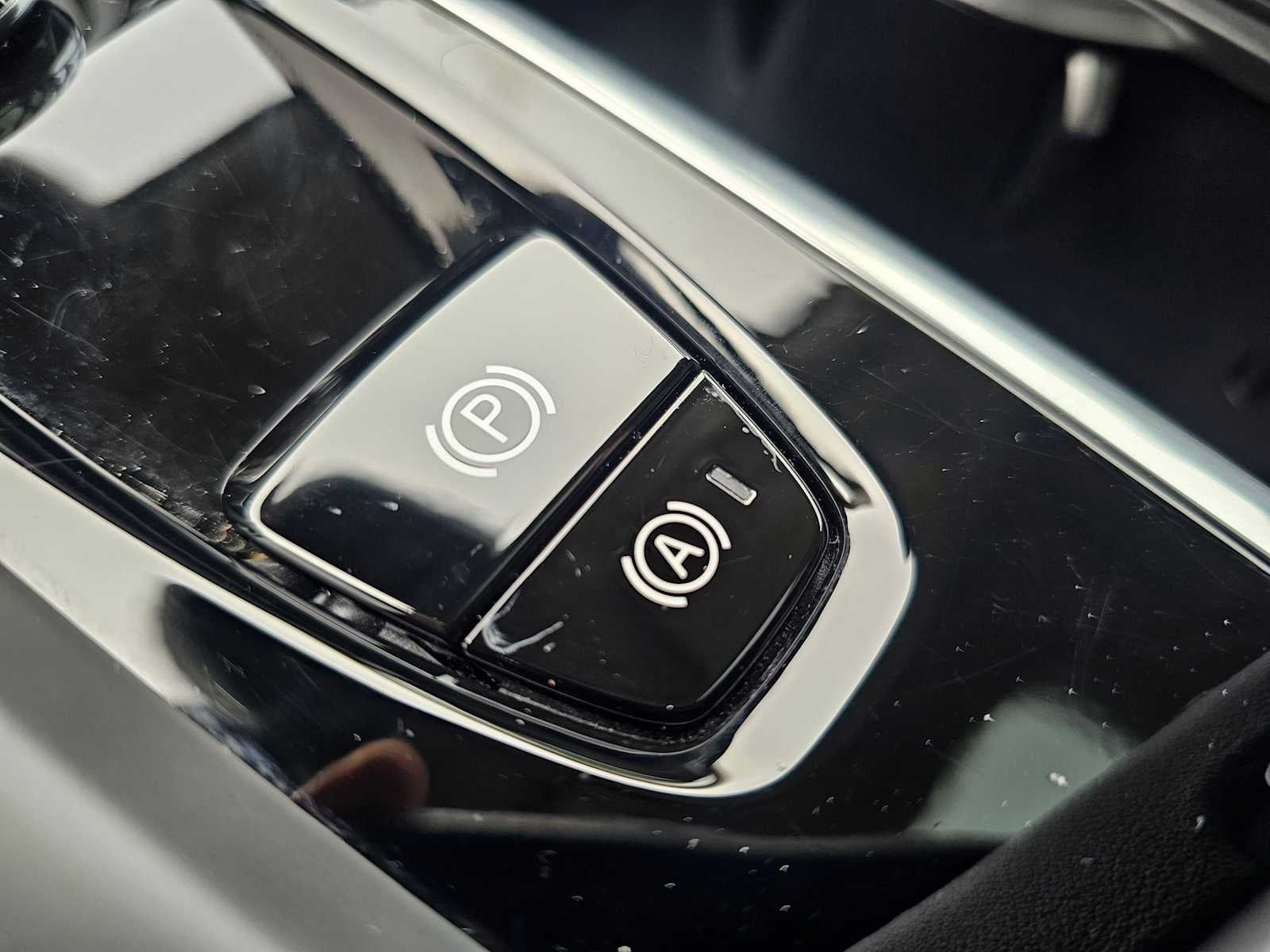 2025 Volvo XC60 Core