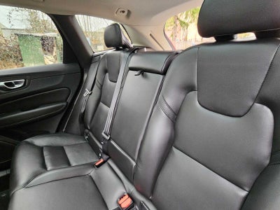 2025 Volvo XC60 Core