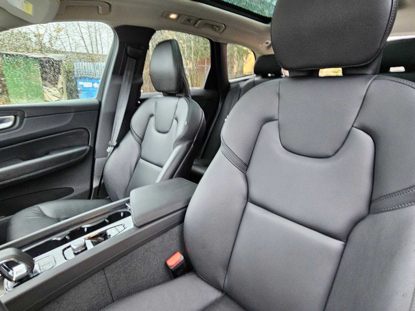 2025 Volvo XC60 Core