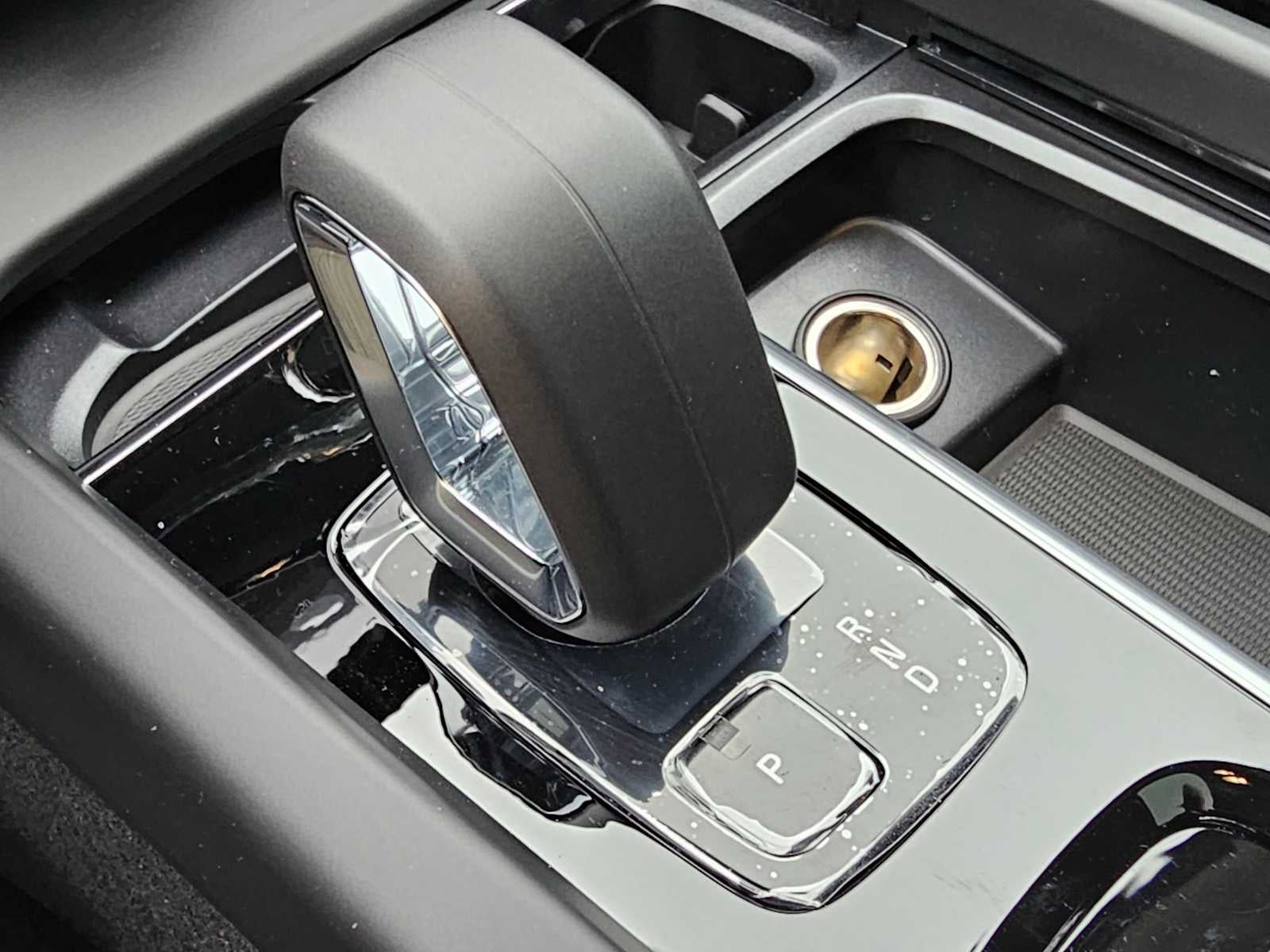 2025 Volvo XC60 Core