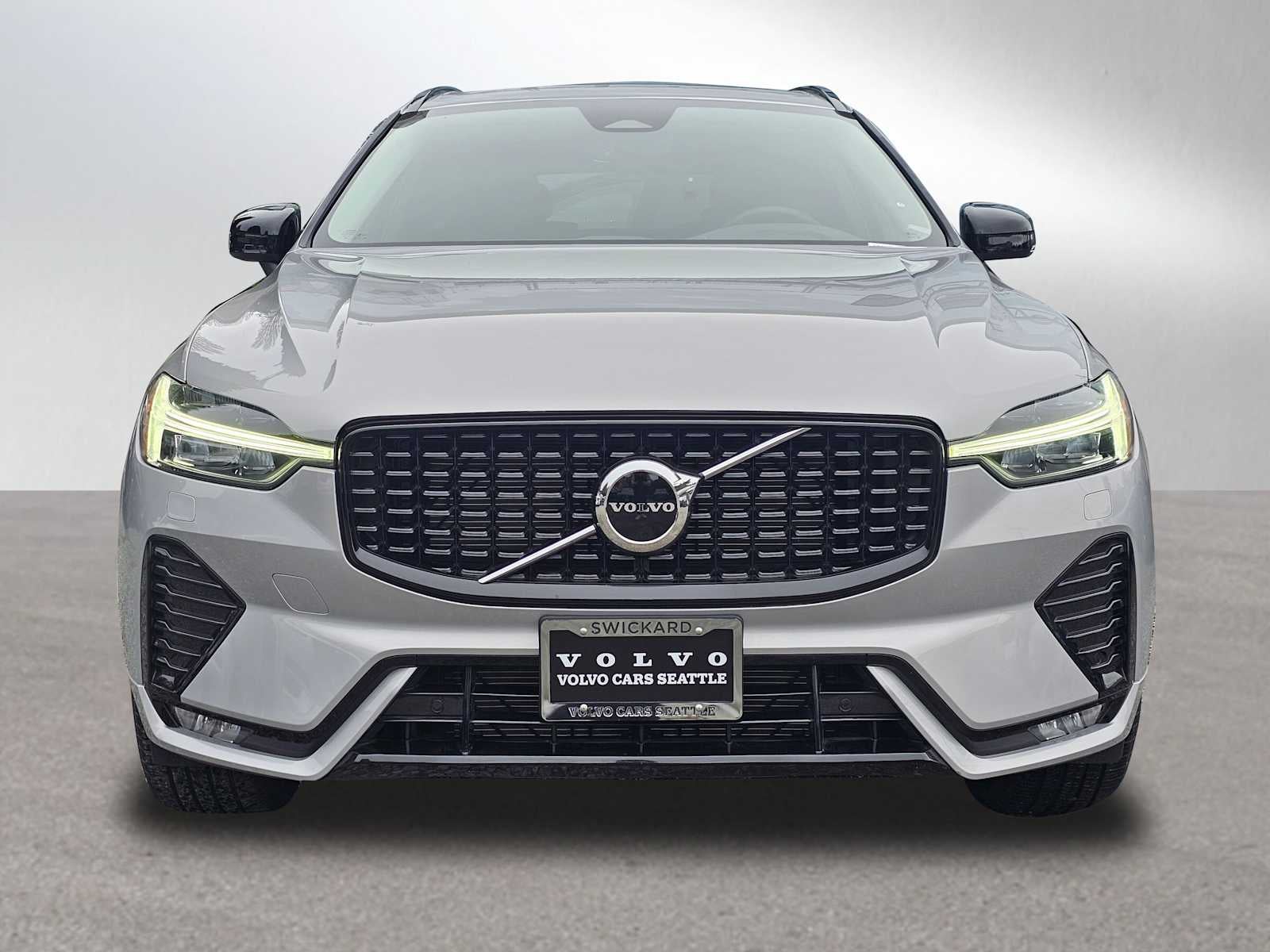 2025 Volvo XC60 Core
