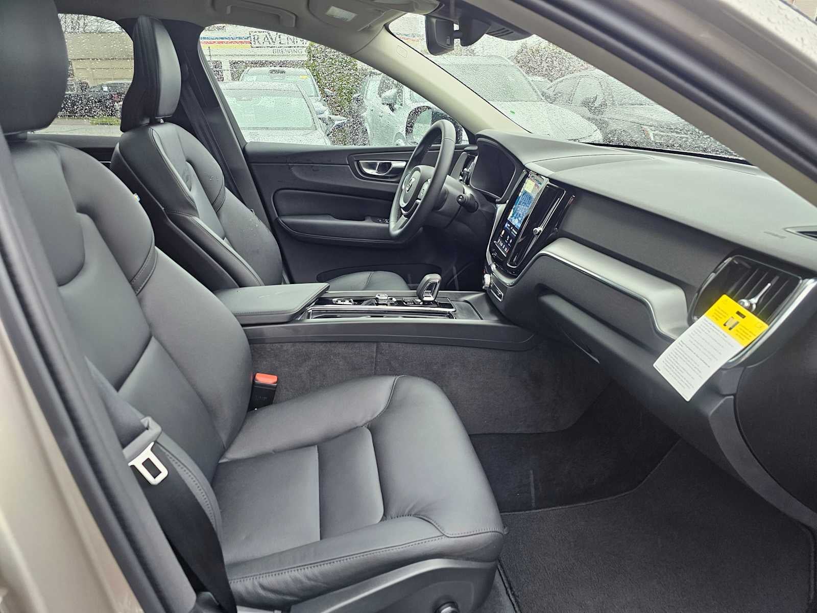 2025 Volvo XC60 Core