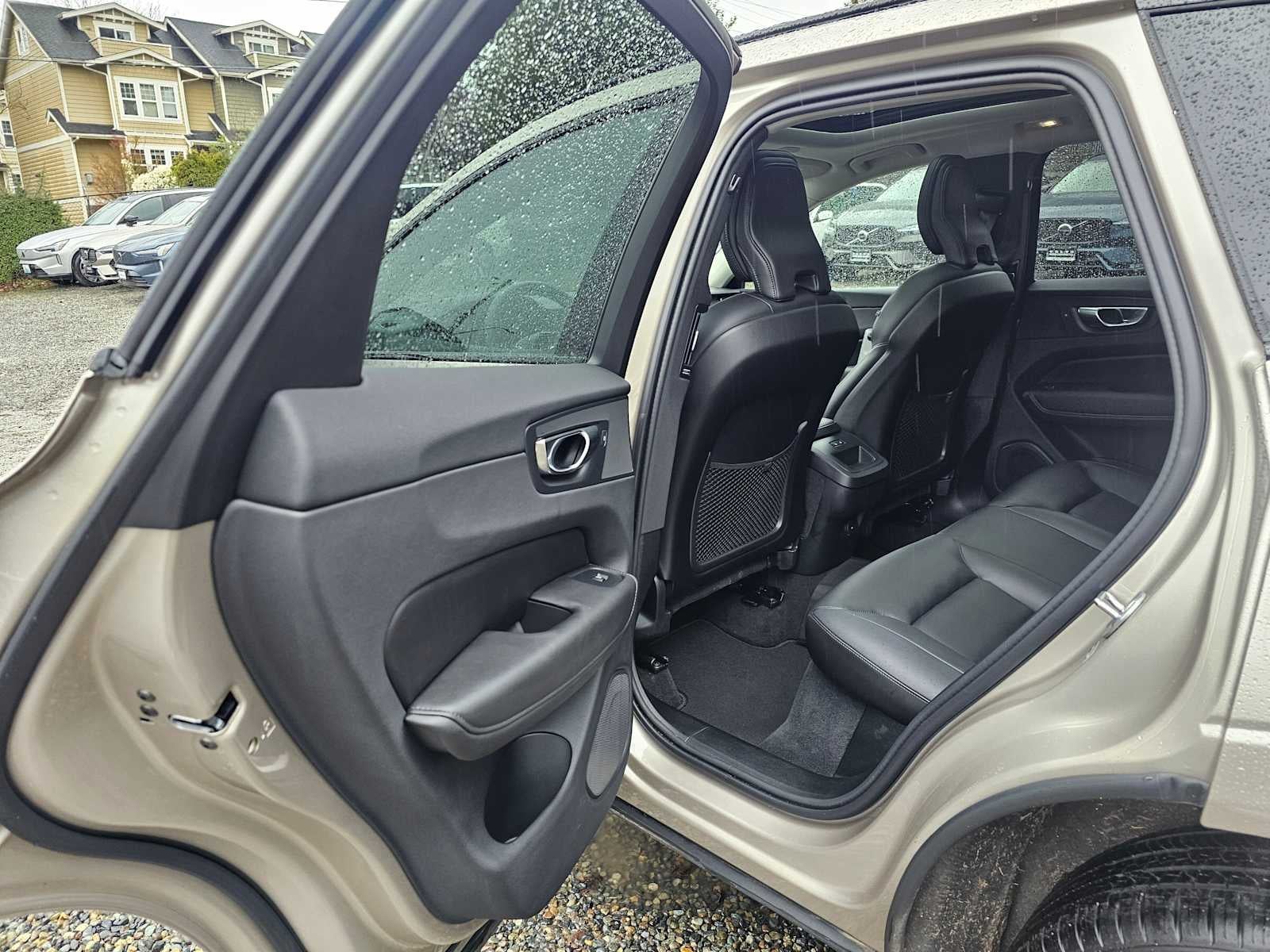 2025 Volvo XC60 Core