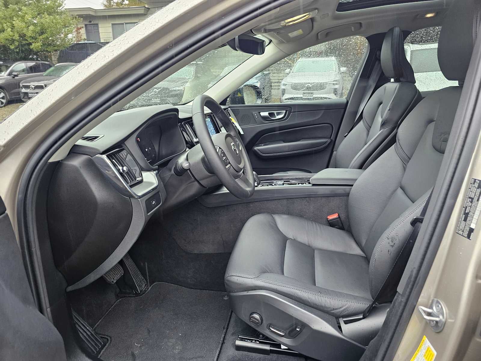 2025 Volvo XC60 Core