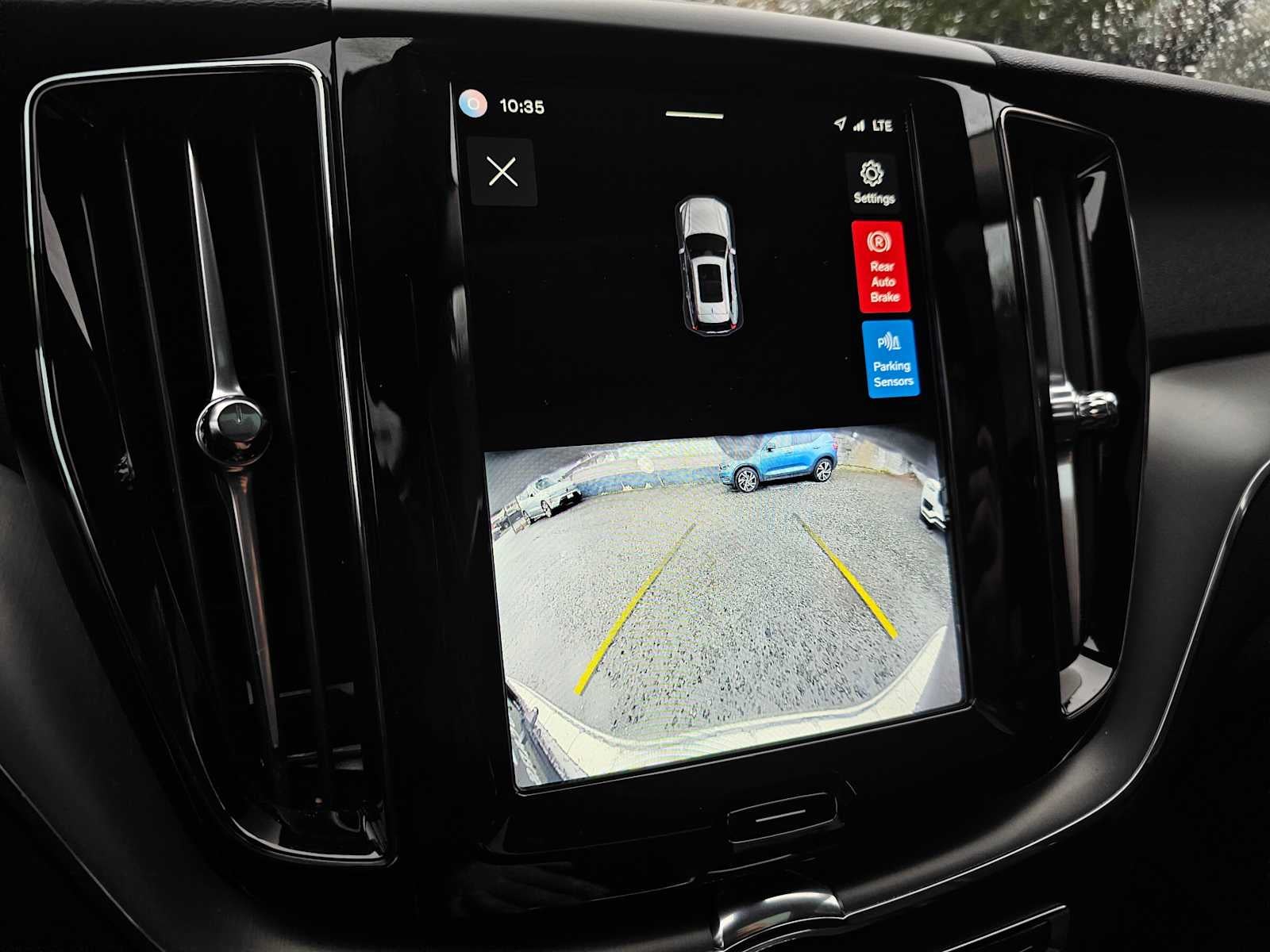 2025 Volvo XC60 Core