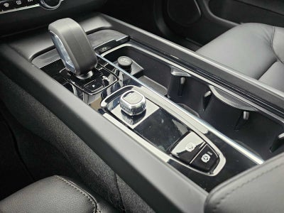 2025 Volvo XC60 Core