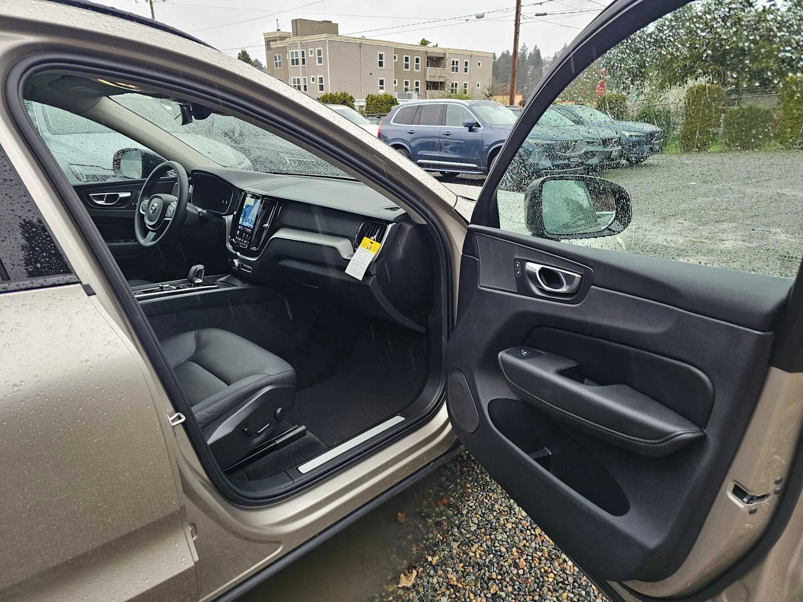 2025 Volvo XC60 Core