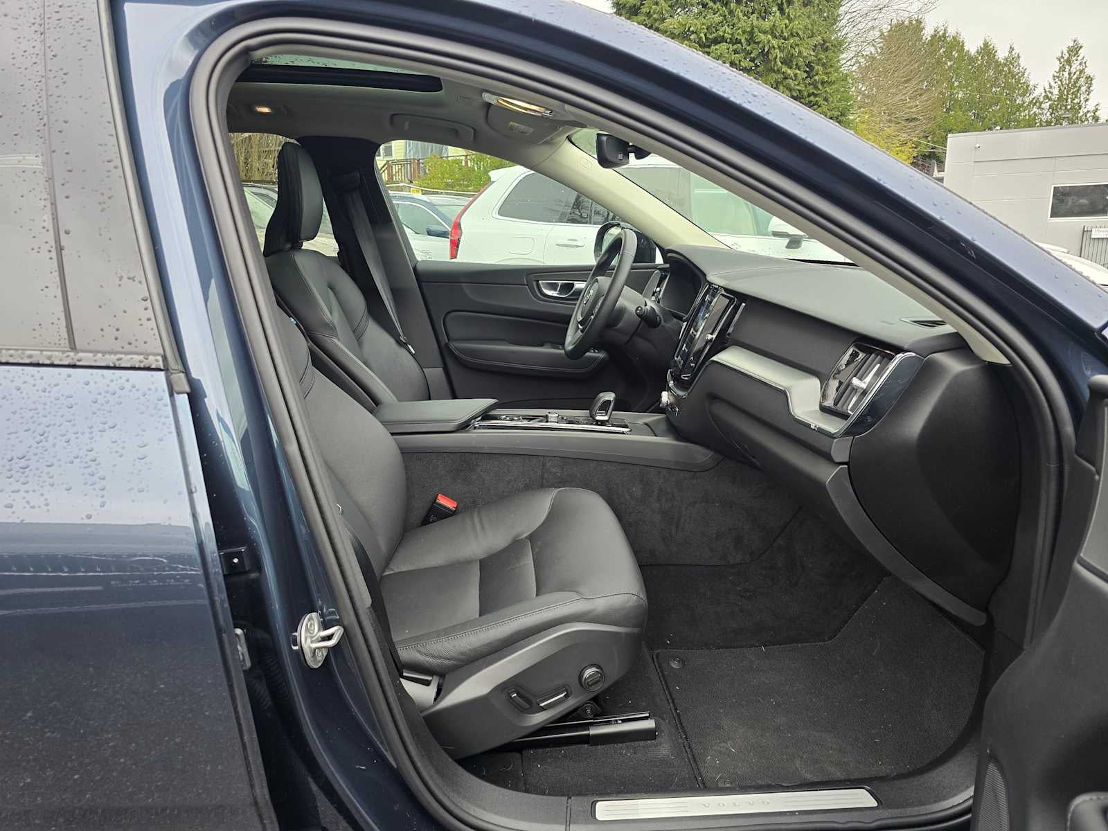 2025 Volvo XC60 Core