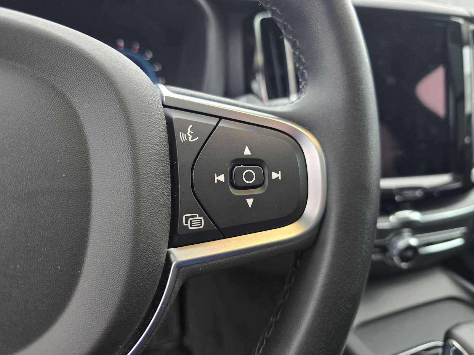 2025 Volvo XC60 Core