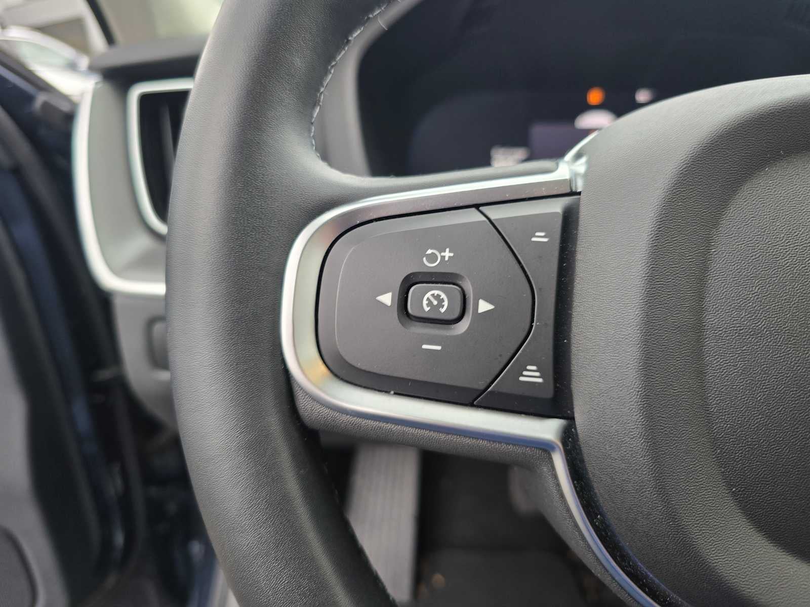 2025 Volvo XC60 Core