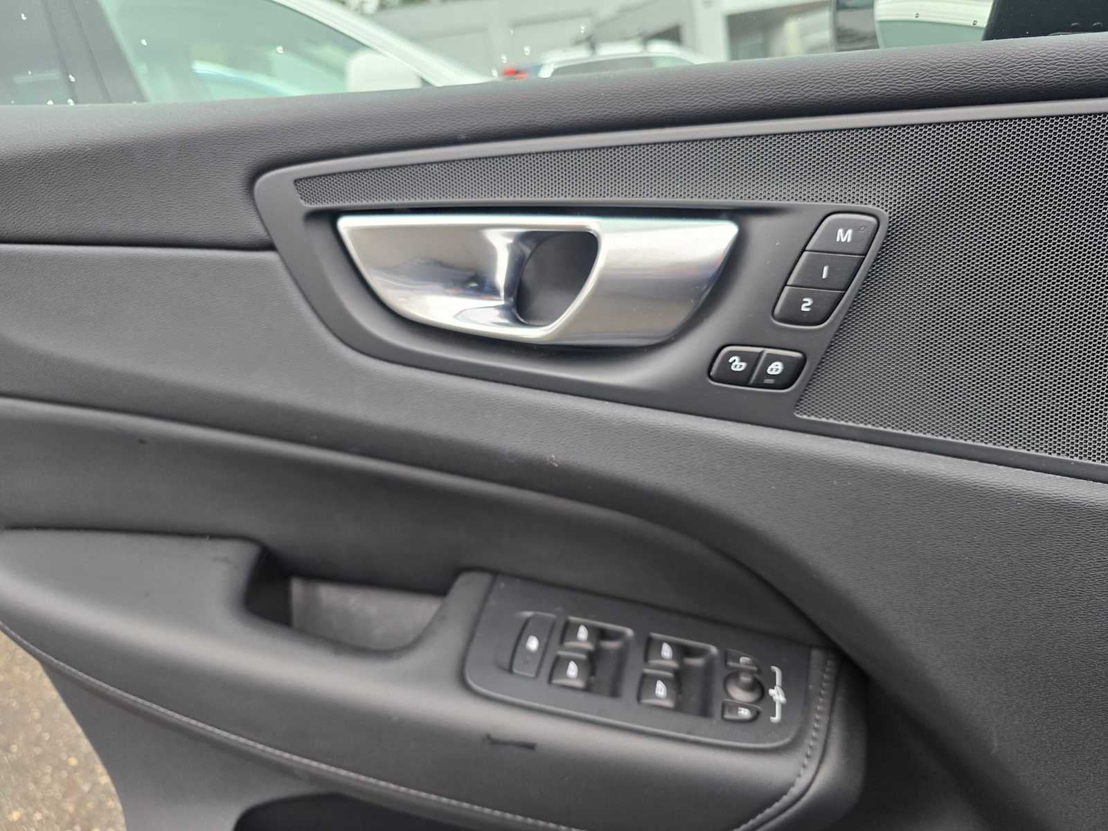 2025 Volvo XC60 Core