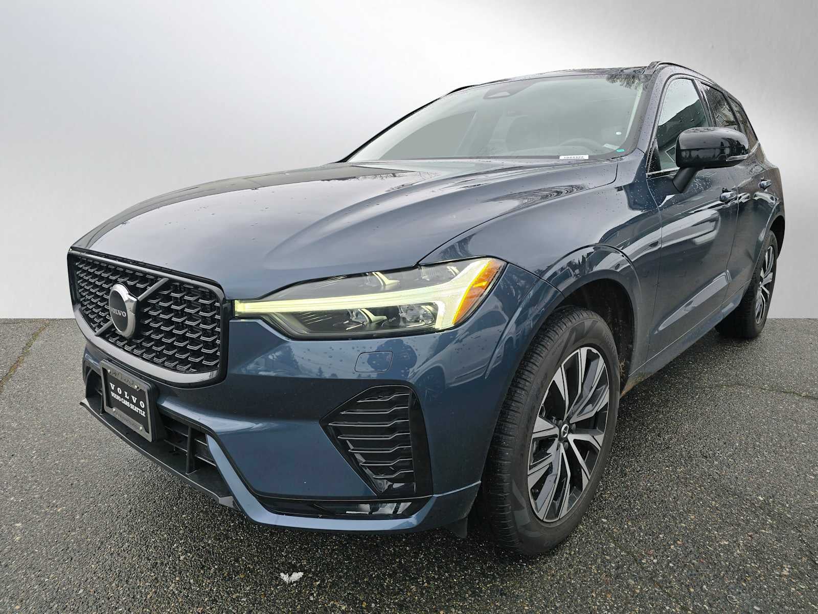 2025 Volvo XC60 Core