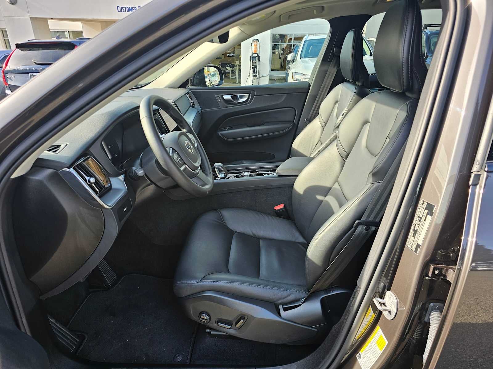 2025 Volvo XC60 Core