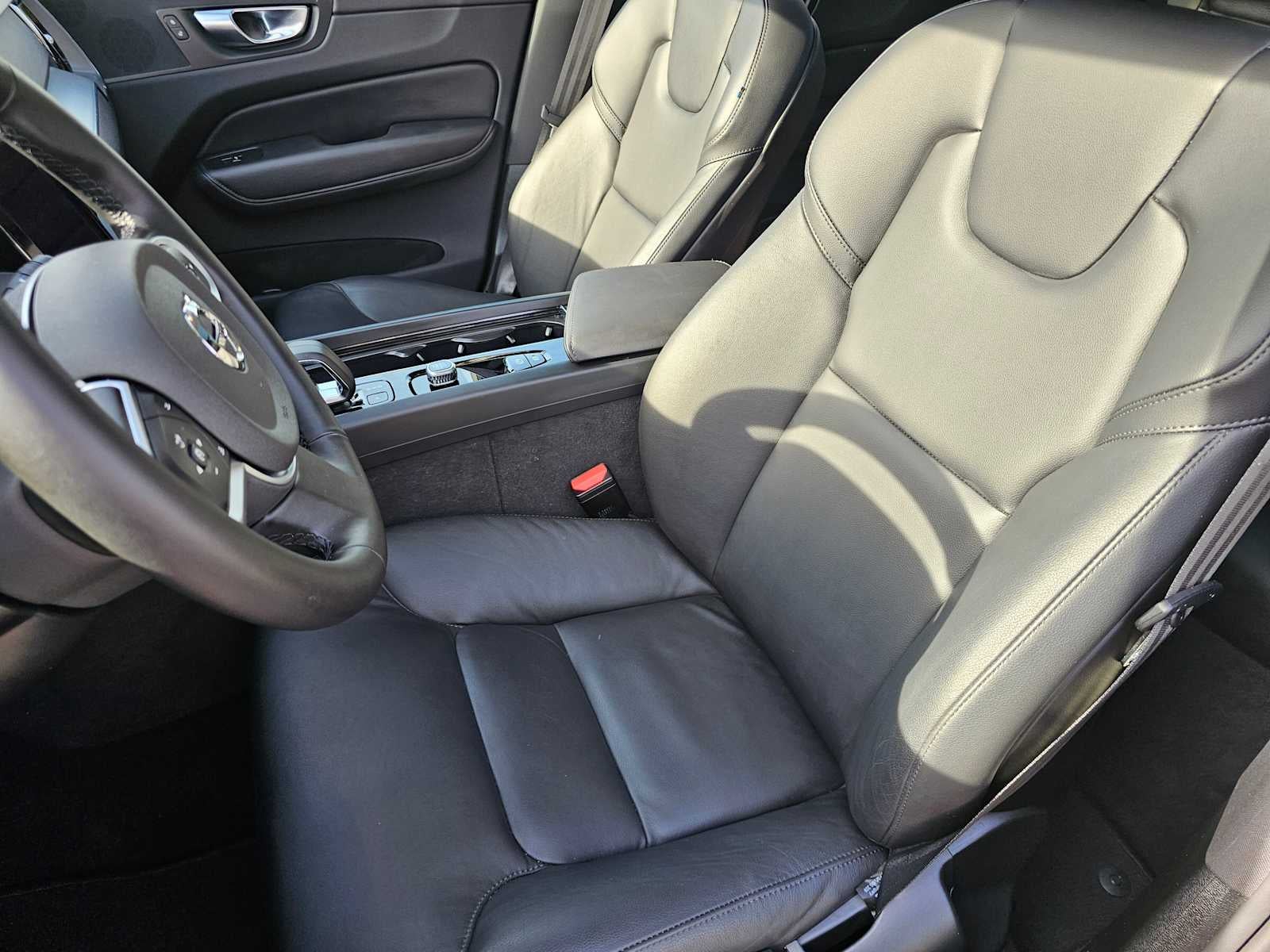 2025 Volvo XC60 Core