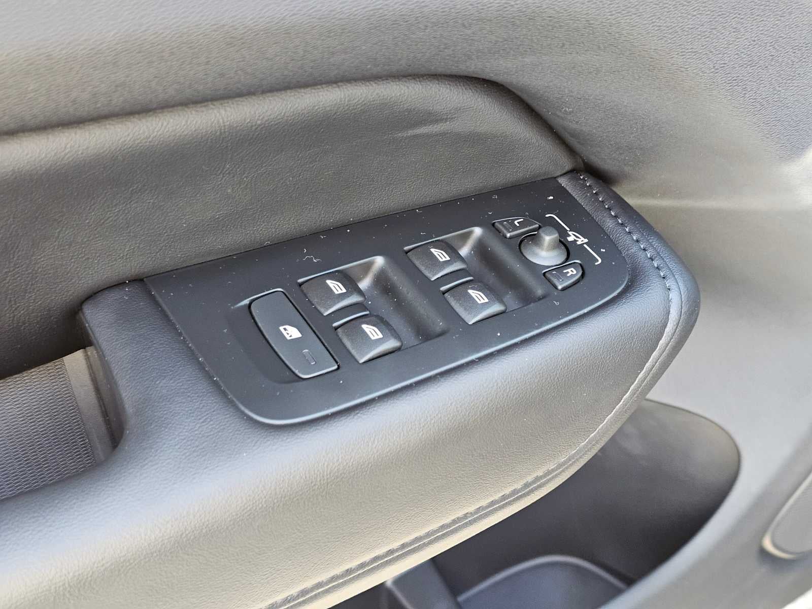 2025 Volvo XC60 Core