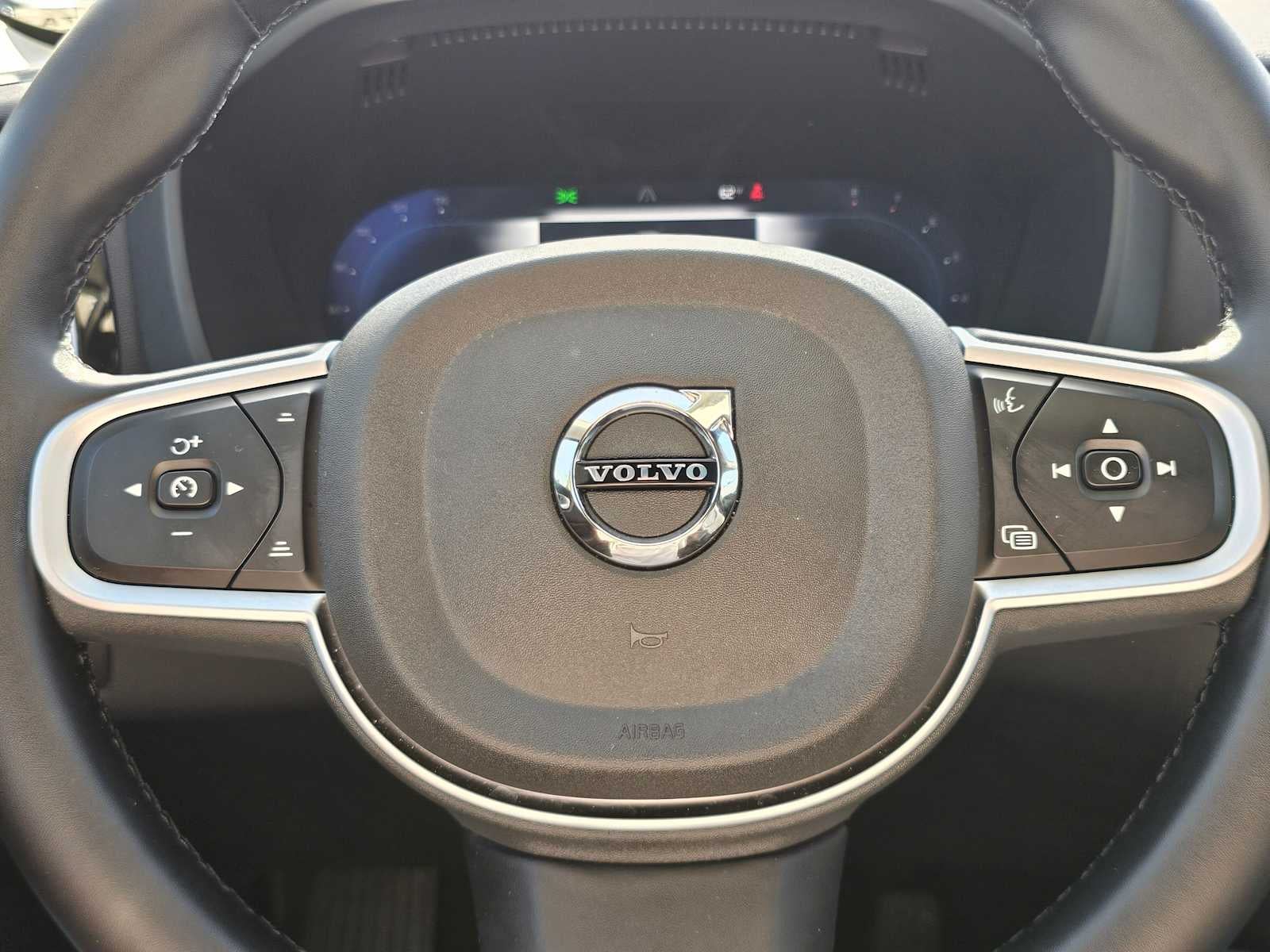 2025 Volvo XC60 Core