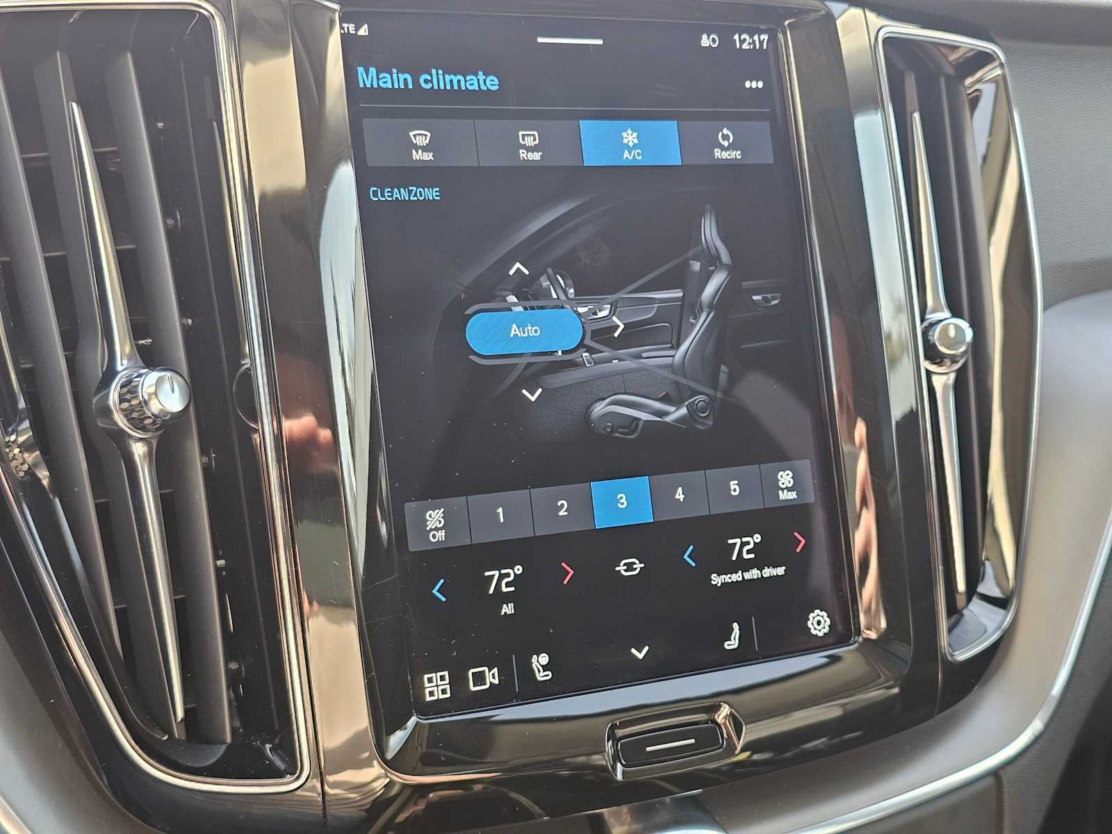 2025 Volvo XC60 Core