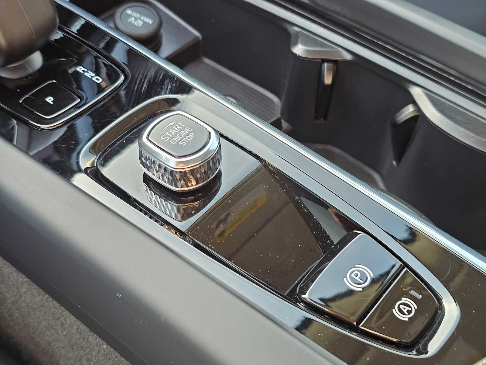 2025 Volvo XC60 Core