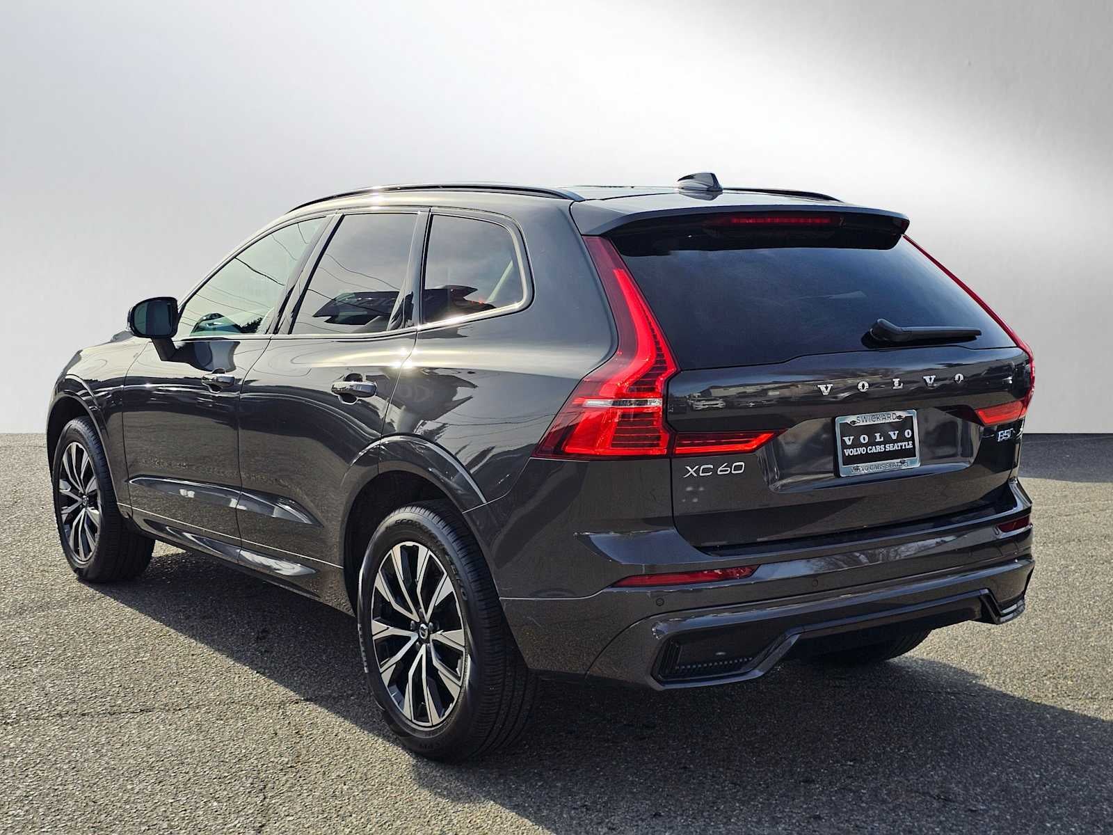 2025 Volvo XC60 Core