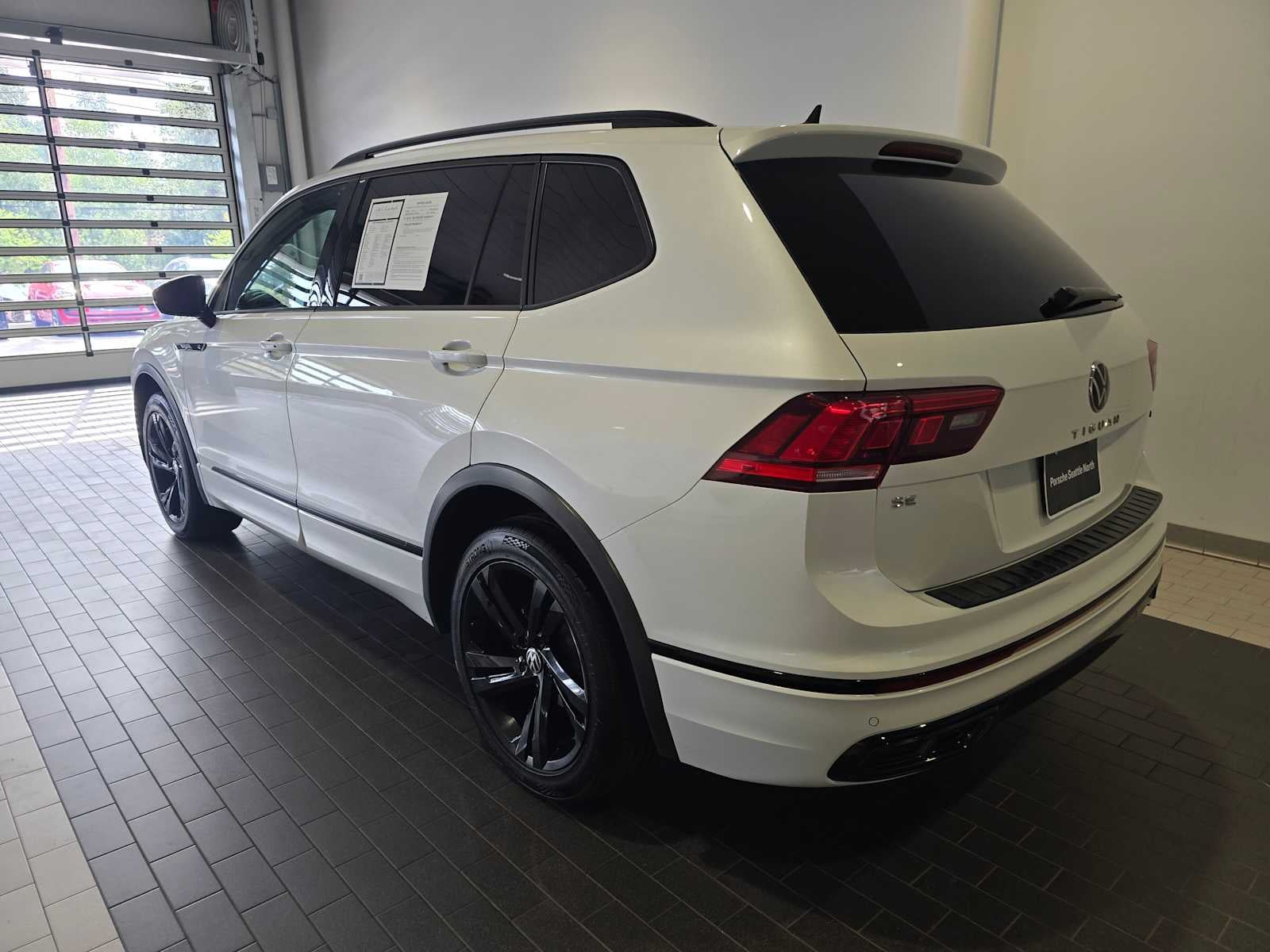 2023 Volkswagen Tiguan SE R-Line Black