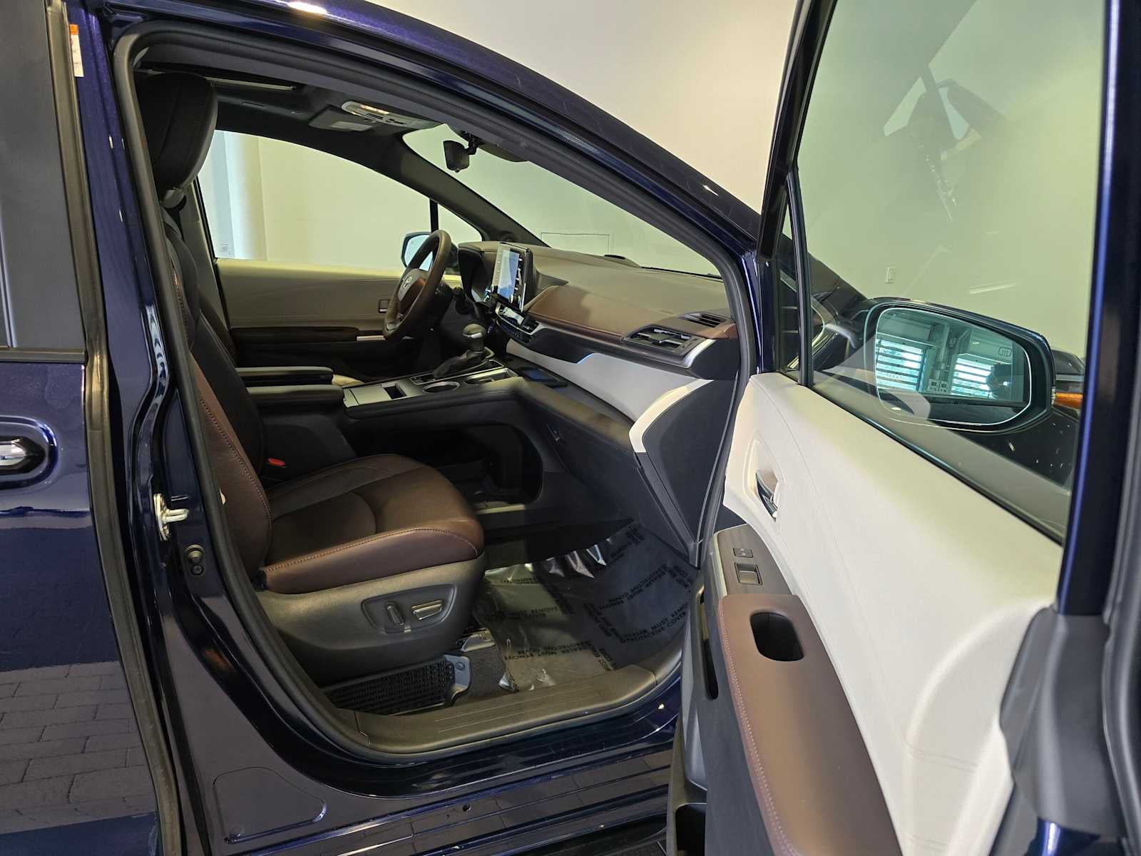 2023 Toyota Sienna Platinum