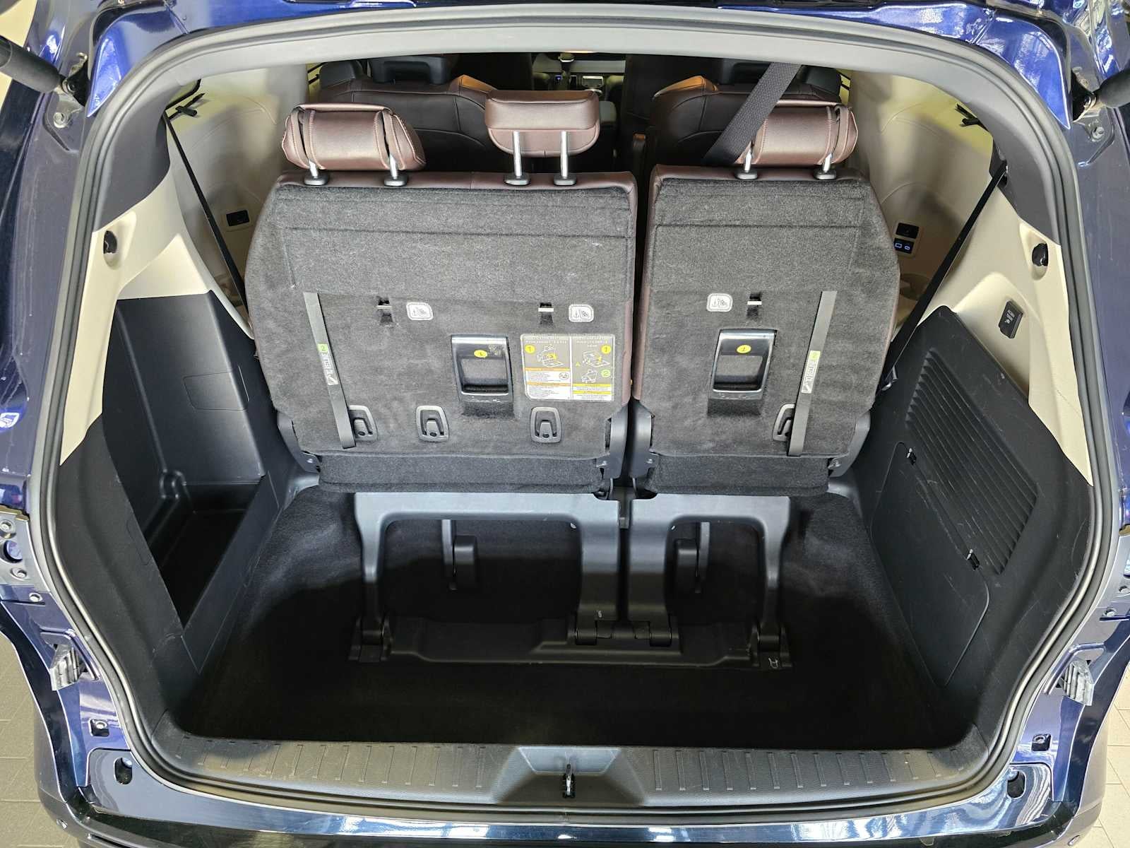 2023 Toyota Sienna Platinum