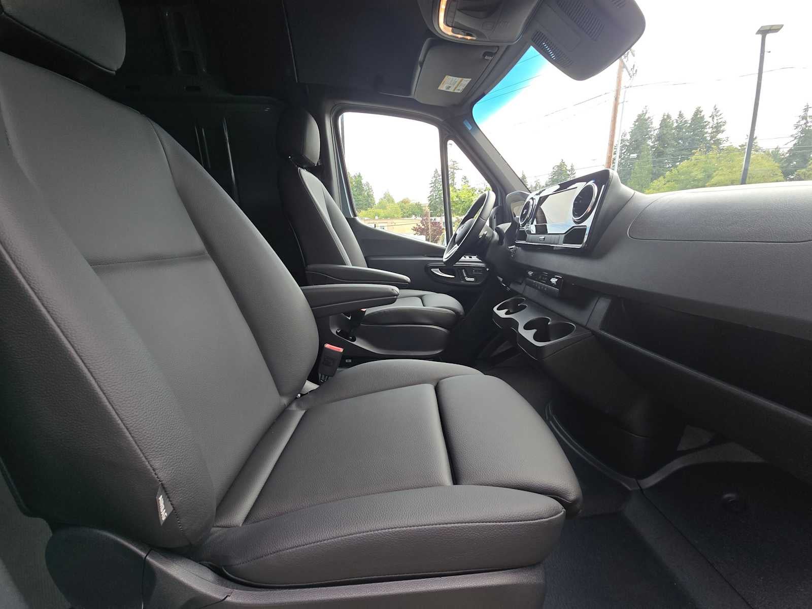 2024 Mercedes-Benz Sprinter Cargo Van Base