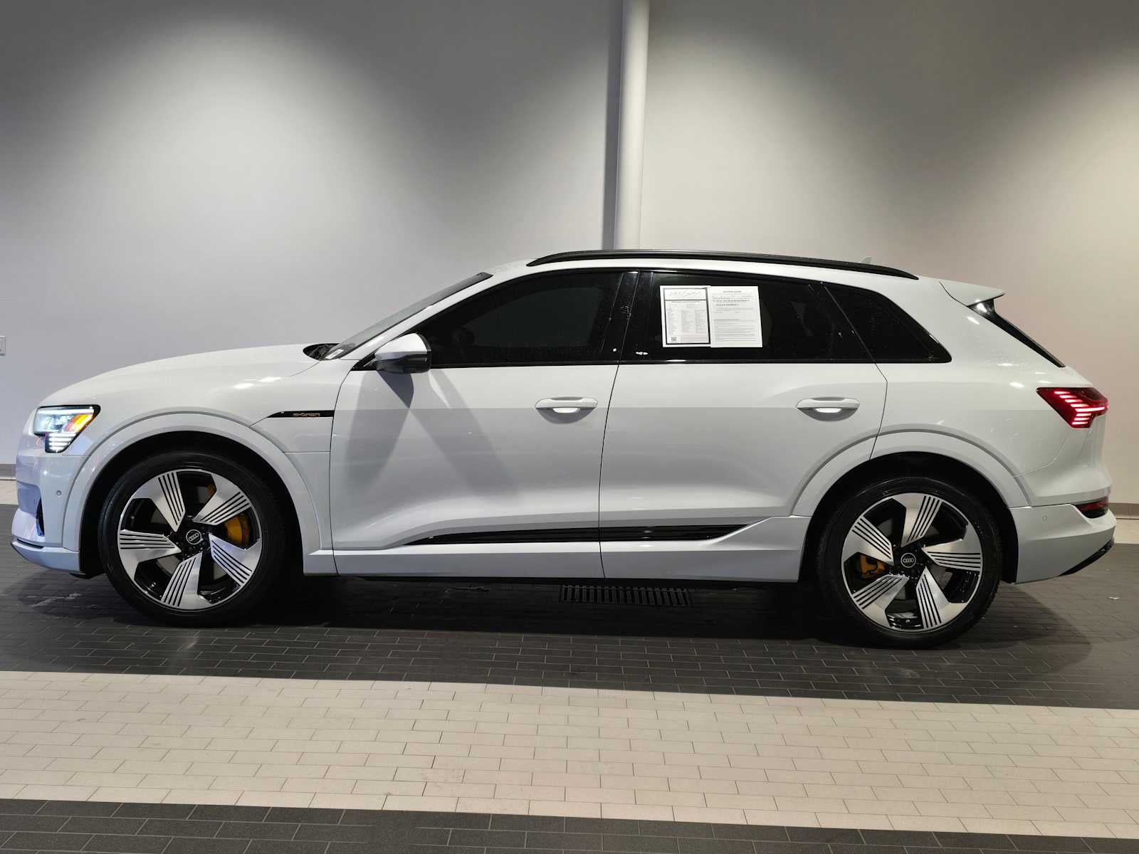 2023 Audi e-tron Premium Plus