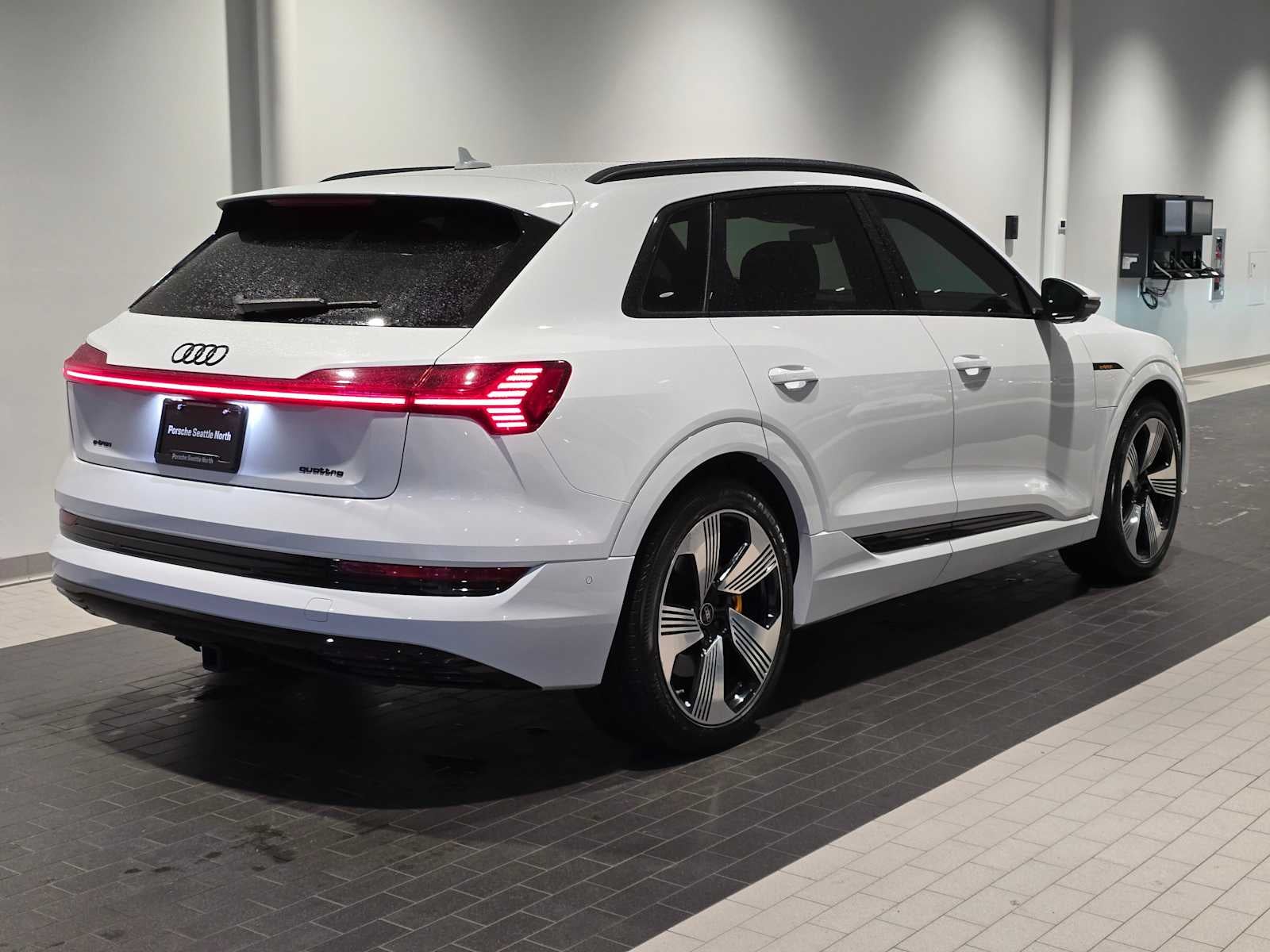 2023 Audi e-tron Premium Plus