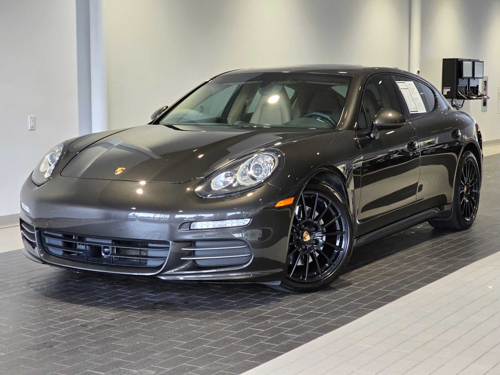 2016 Porsche Panamera Panamera 4 Edition