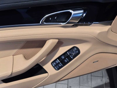 2016 Porsche Panamera Panamera 4 Edition