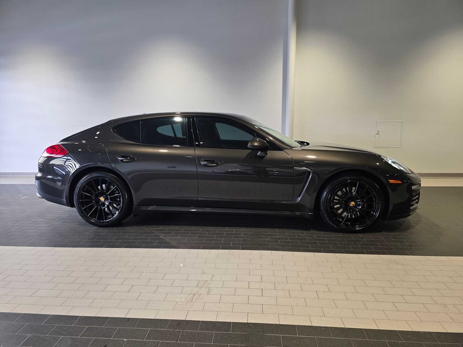 2016 Porsche Panamera Panamera 4 Edition
