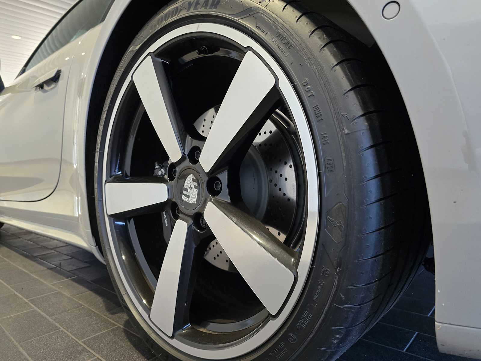 2025 Porsche 911 Carrera