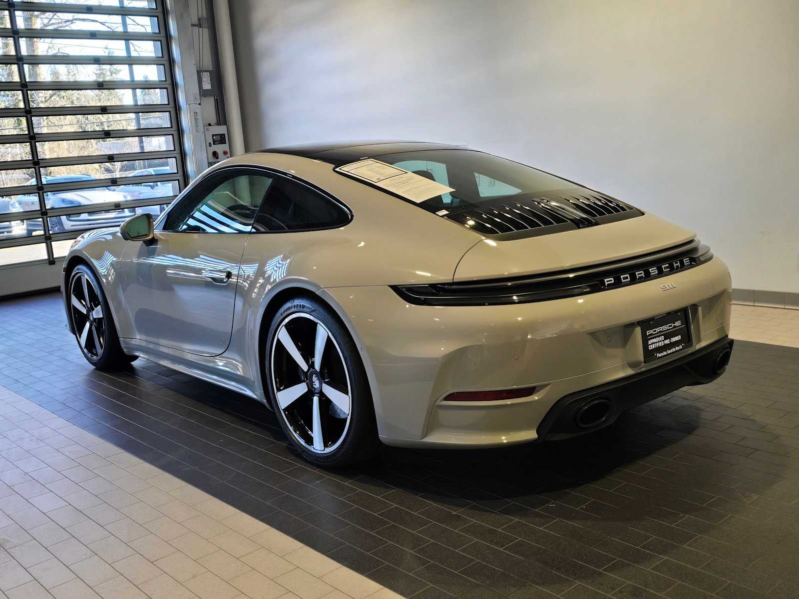 2025 Porsche 911 Carrera