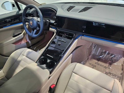 2025 Porsche Panamera 4