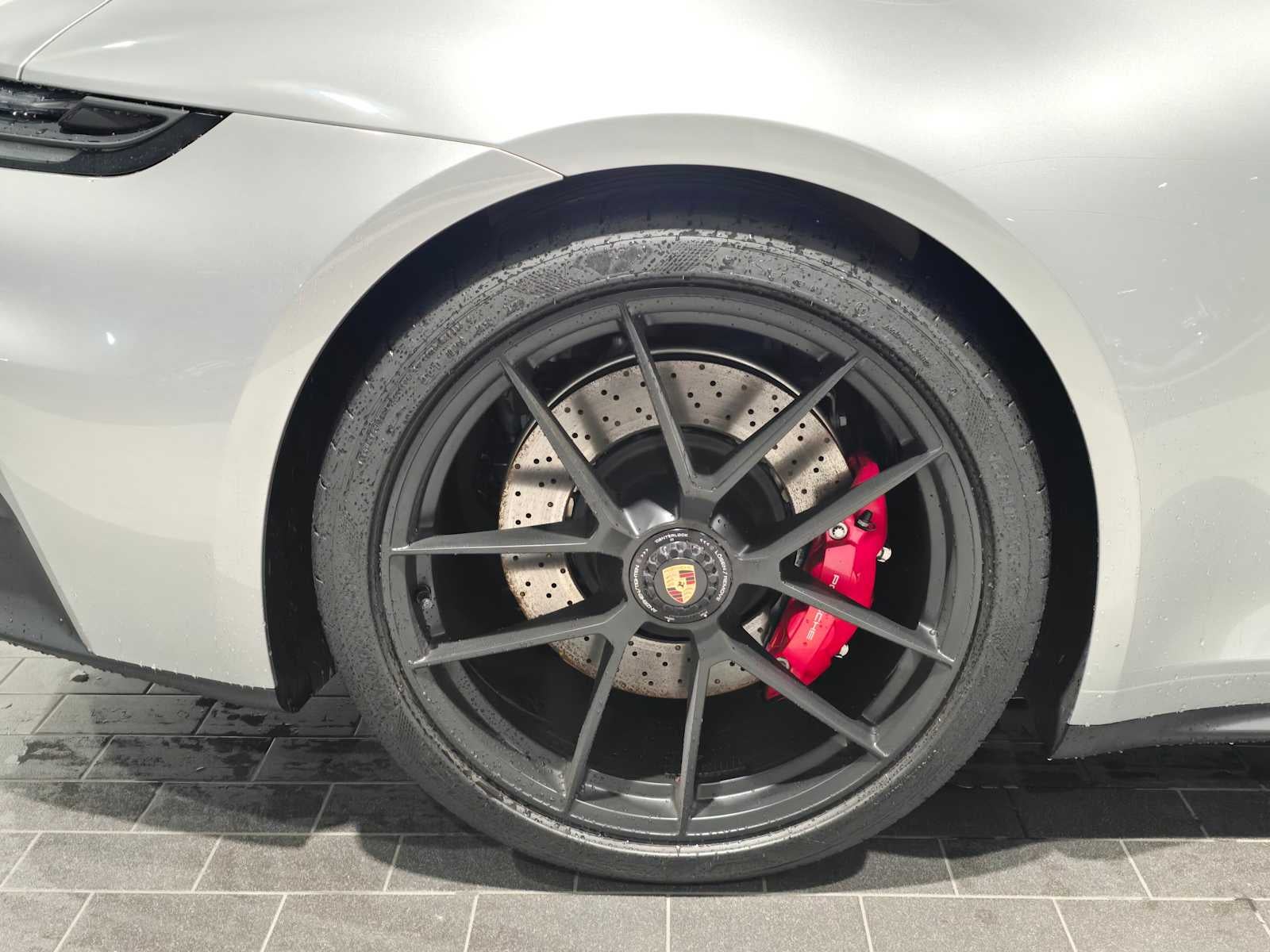 2025 Porsche 911 Carrera 4 GTS