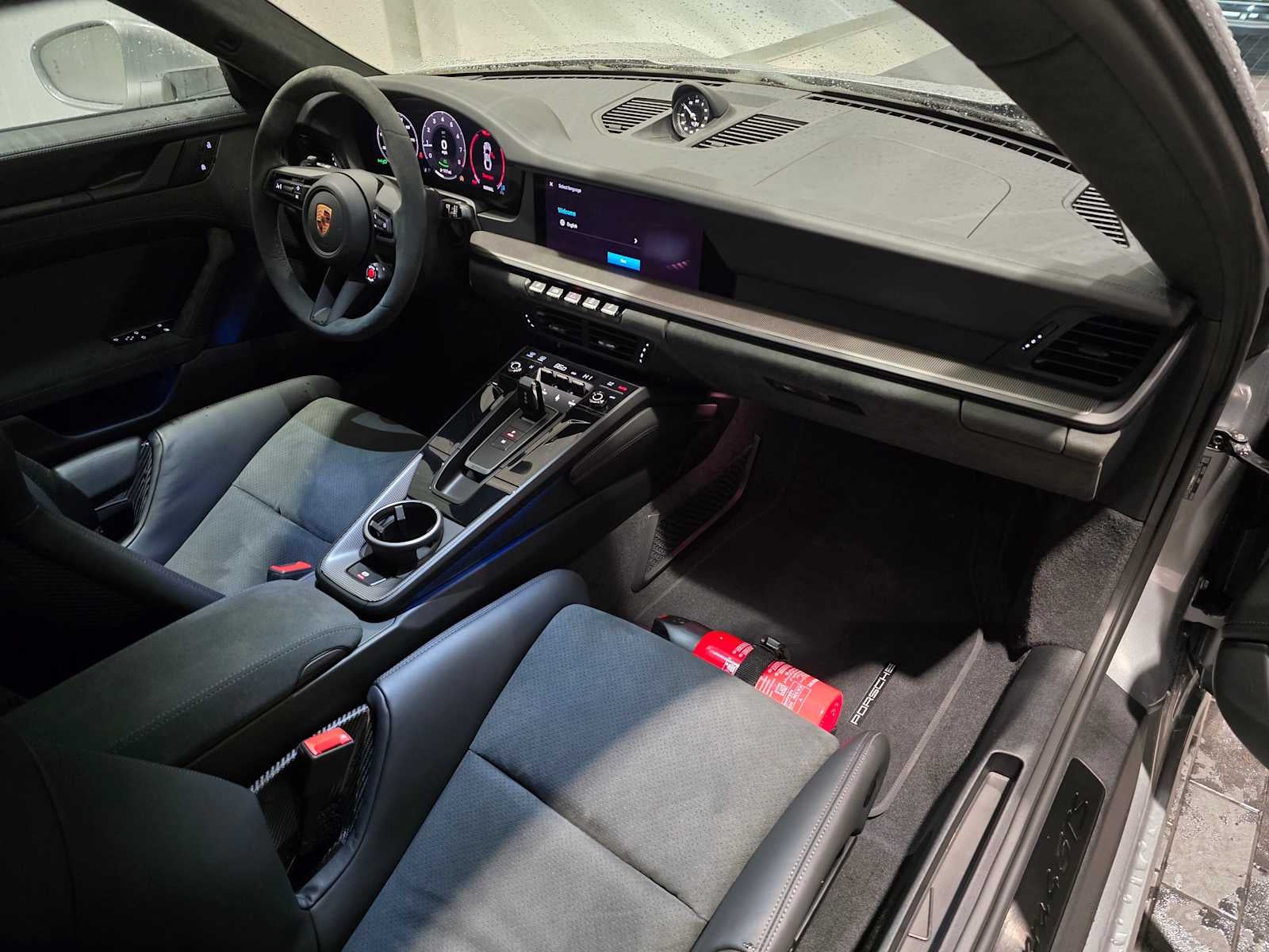 2025 Porsche 911 Carrera 4 GTS