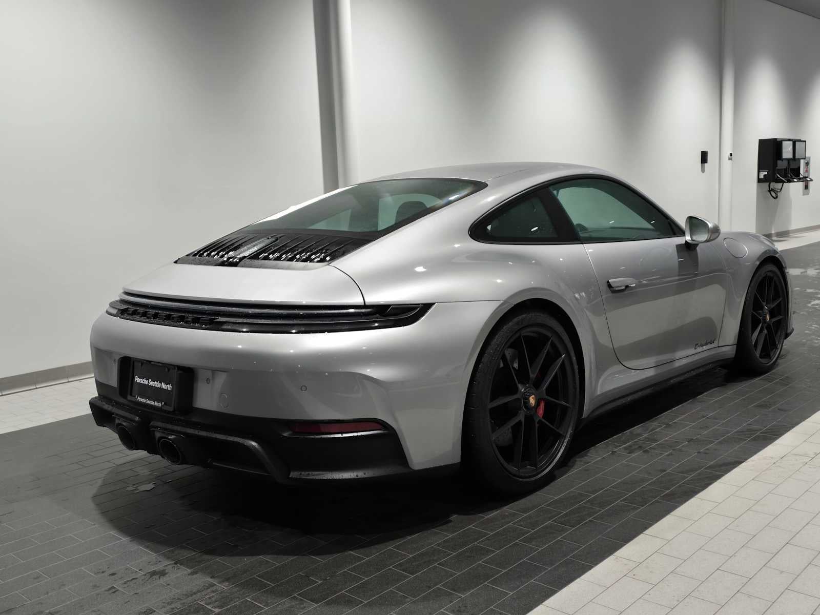 2025 Porsche 911 Carrera 4 GTS