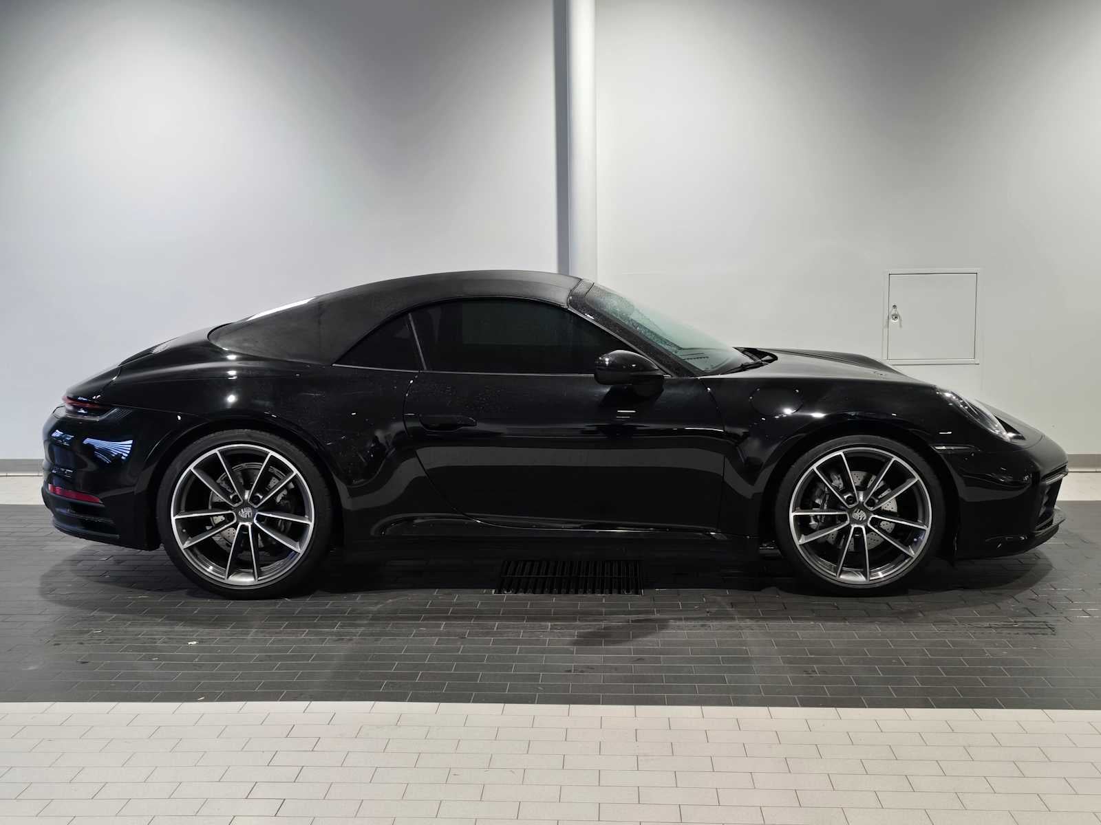 2020 Porsche 911 Carrera