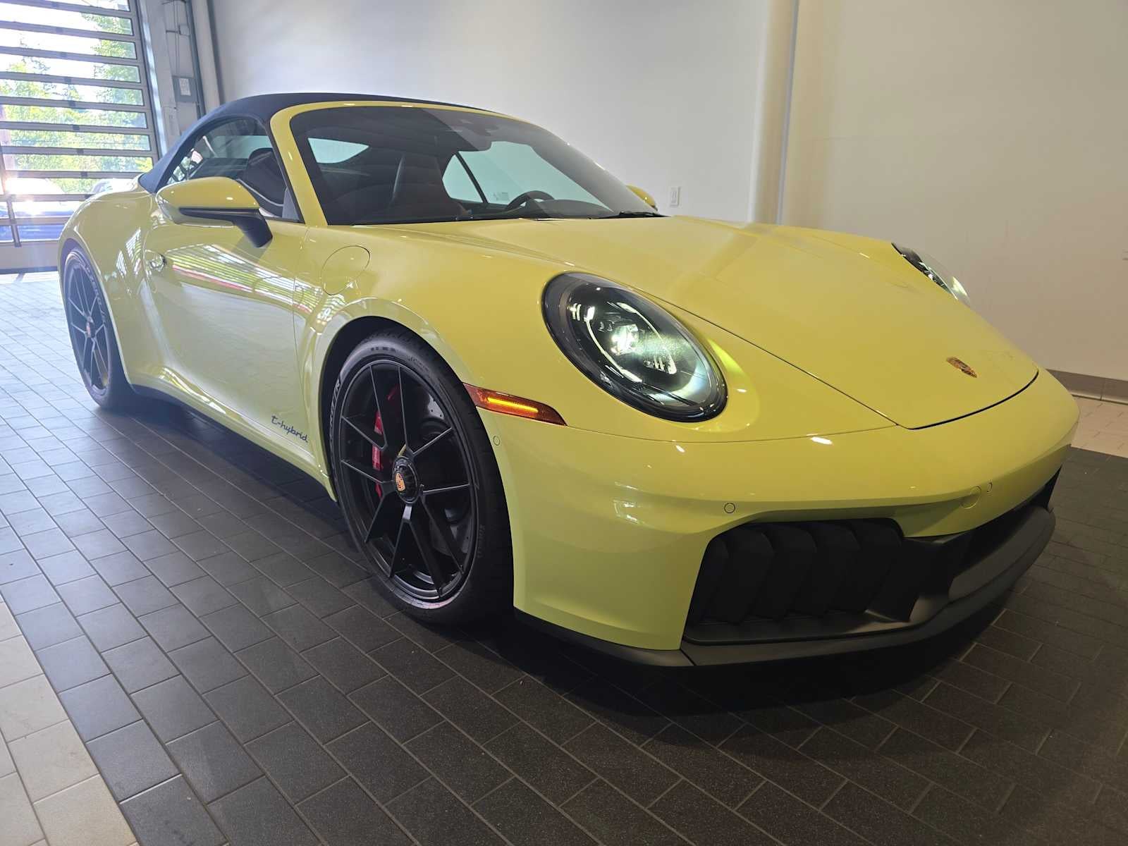 2026 Porsche 911 Carrera 4 GTS