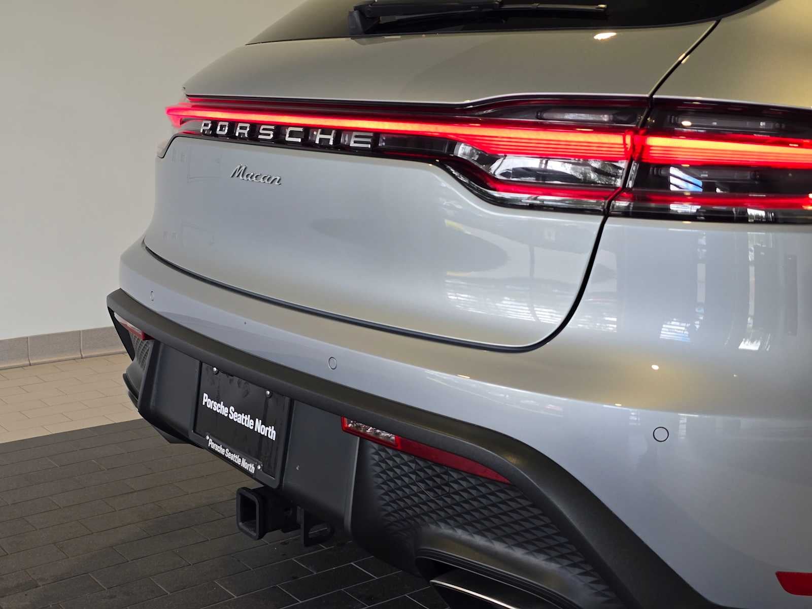 2025 Porsche Macan Base
