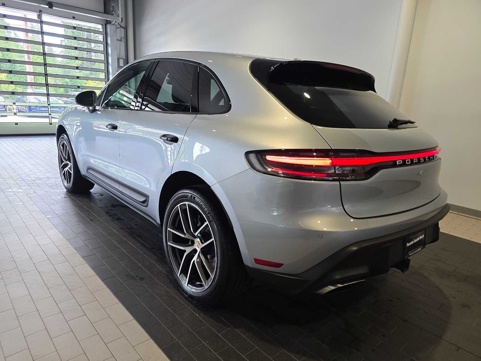 2025 Porsche Macan Base