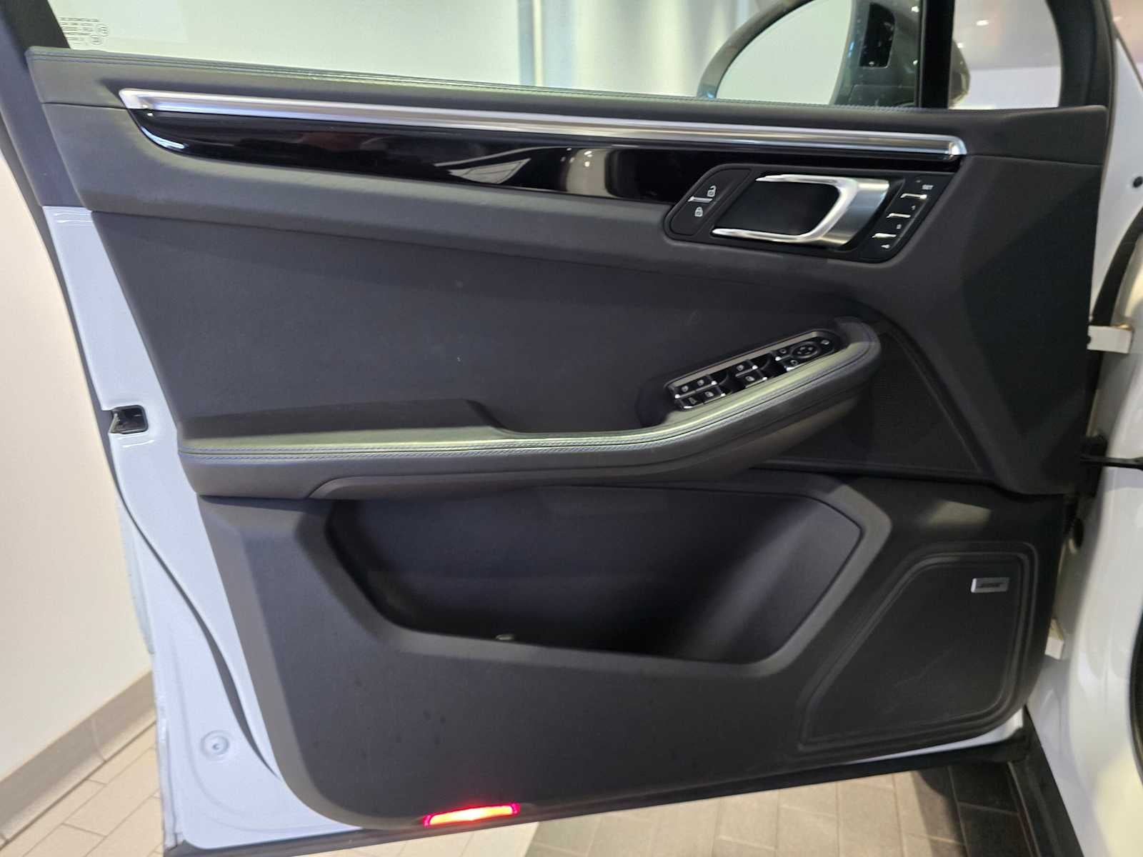 2023 Porsche Macan T