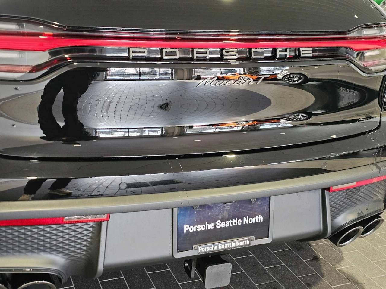 2025 Porsche Macan Base