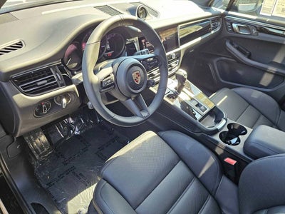 2025 Porsche Macan Base