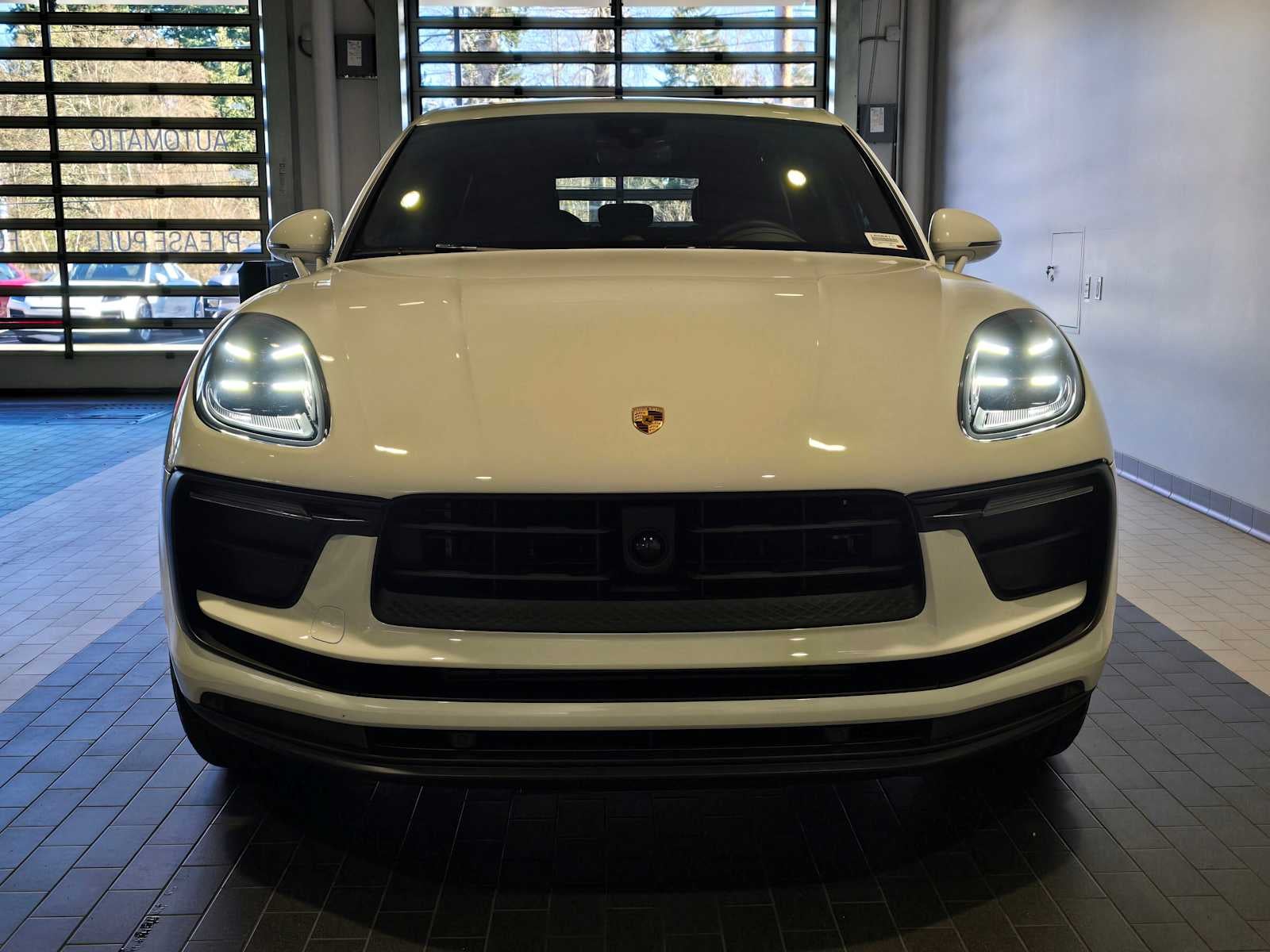 2025 Porsche Macan Base